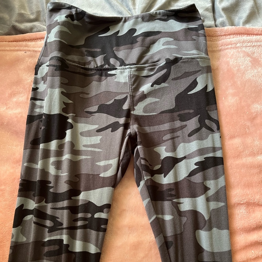 camo leggings